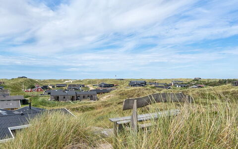 Carstina - 400M from the Sea: Domicile, Chalet, Porche, Dur, Siding, Plate-Forme, Ombre, Planche, Biens, Batiments Jardin