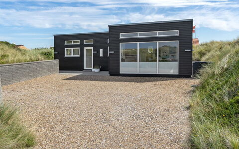 Carstina - 400M from the Sea: Domicile, Chalet, Porche, Dur, Siding, Plate-Forme, Ombre, Planche, Biens, Batiments Jardin