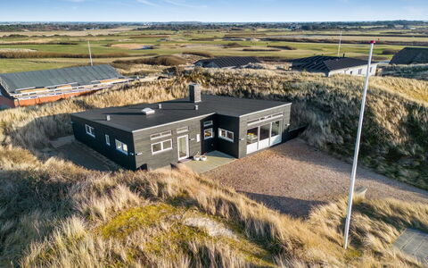 Carstina - 400M from the Sea: Domicile, Chalet, Porche, Dur, Siding, Plate-Forme, Ombre, Planche, Biens, Batiments Jardin