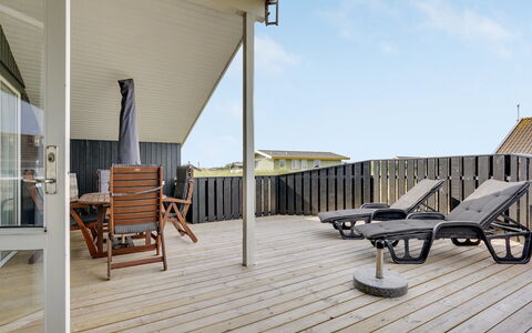 Apolonia - from the Sea: Maison, Toit, Domicile, Chalet, Cabanon, Batiments Jardin, Siding, Cour, Cabane En Rondins, Cabane