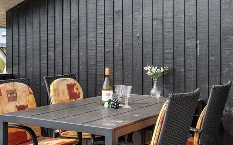 Apolonia - from the Sea: Maison, Toit, Domicile, Chalet, Cabanon, Batiments Jardin, Siding, Cour, Cabane En Rondins, Cabane