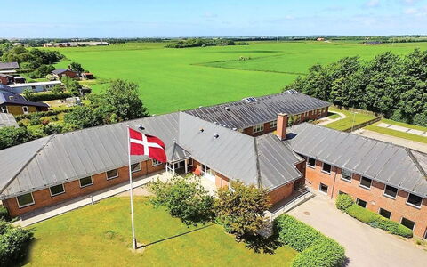Martinus - 5.5Km from the Sea: Maison, Domicile, Zone Résidentielle, Toit, Chalet, Lot Terre, Biens, Cour, Jardin, Siding