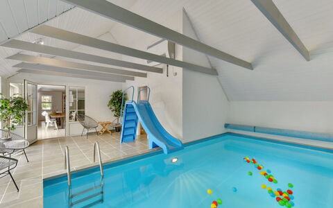 Erla - 2.3Km from the Sea: Toit, Maison, Domicile, Chalet, Siding, Biens, Allée, Batiments Jardin, Cour, Cabanon