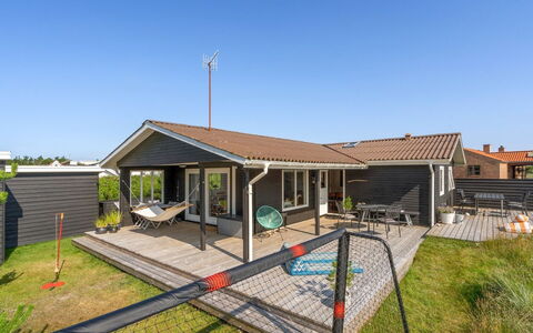 Vuokko - 400M from the Sea: Toit, Domicile, Maison, Siding, Chalet, Composite, Porte, Fenêtre À Guillotine, Biens, Cheminée