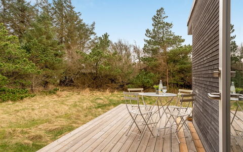 Alexandrina - 800M from the Sea: Chalet, Domicile, Maison, Toit, Porche, Biens, Siding, Batiments Jardin, Ferme, Cour