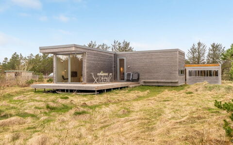 Alexandrina - 800M from the Sea: Chalet, Domicile, Maison, Toit, Porche, Biens, Siding, Batiments Jardin, Ferme, Cour