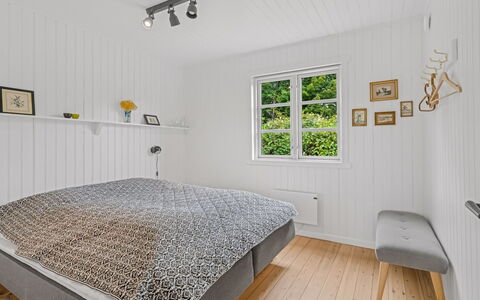Rohan - 500M from the Sea: Chambre, Design Intérieur, Sol, Bois, Lit, Sol, Plafond, Meubles, Literie, Drap De Lit