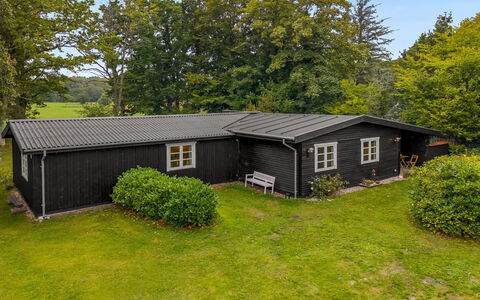 Rohan - 500M from the Sea: Herbe, Toit, Chalet, Maison, Domicile, Biens, Pelouse, Couverture De Sol, Ferme, Jardin