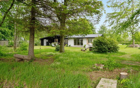 Rohan - 500M from the Sea: Herbe, Arbre, Maison, Arbuste, Domicile, Chalet, Lot Terre, Zone Rurale, Toit