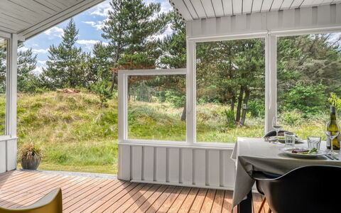 Gloria - 2.5Km from the Sea: Bois, Design Intérieur, Meubles, Sol, Sol, Domicile, Plafond, Chaise, Parquet, Porche