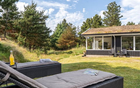 Gloria - 2.5Km from the Sea: Herbe, Domicile, Chalet, Maison, Lot Terre, Toit, Porche, Biens, Ombre, Aménagement Paysager