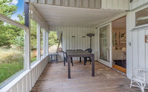 Gloria - 2.5Km from the Sea: Bois, Sol, Design Intérieur, Sol, Meubles, Parquet, Pièce, Plafond, Tache De Bois, Dur