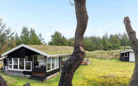 Gloria - 2.5Km from the Sea: Bois, Sol, Design Intérieur, Sol, Meubles, Parquet, Pièce, Plafond, Tache De Bois, Dur