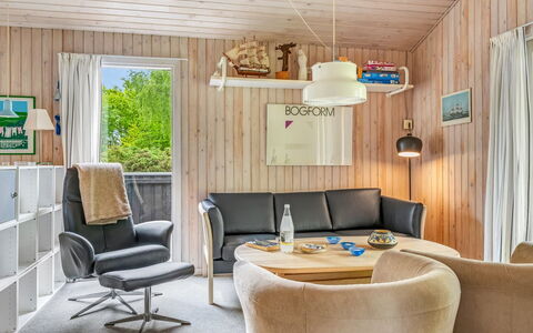 Vlatko - 2.9Km from the Sea: Meubles, Design Intérieur, Bois, Plafond, Sol, Salon, Éclairage, Pièce, Domicile, Sol