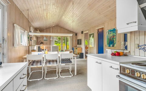 Vlatko - 2.9Km from the Sea: Bois, Design Intérieur, Plafond, Cuisine, Sol, Sol, Meubles, Comptoir, Domicile, Pièce