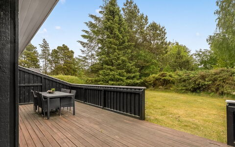 Vlatko - 2.9Km from the Sea: Bois, Dur, Planche, Plate-Forme, Porche, Tache De Bois, Aménagement Paysager, Parquet, Ombre, Siding