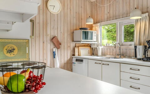 Vlatko - 2.9Km from the Sea: Cuisine, Comptoir, Design Intérieur, Bois, Appareil De Cuisine, Meubles, Plafond, Sol, Principaux Appliance, Cabinetry