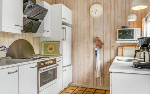 Vlatko - 2.9Km from the Sea: Cuisine, Appareil De Cuisine, Bois, Design Intérieur, Principaux Appliance, Sol, Comptoir, Plafond, Meubles, Électroménager