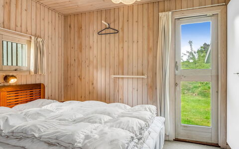 Vlatko - 2.9Km from the Sea: Lit, Chambre, Meubles, Drap De Lit, Design Intérieur, Literie, Bois, Sol, Sol, Plafond