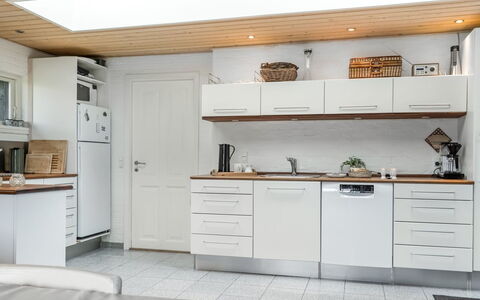 Bedri - 800M from the Sea: Cuisine, Appareil De Cuisine, Comptoir, Meubles, Principaux Appliance, Cabinetry, Sol, Design Intérieur, Bois, Électroménager