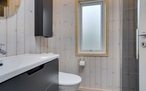 Bedri - 800M from the Sea: Luminaire Plomberie, Bois, Sol, Design Intérieur, Salle De Bains, Sol, Lavabo, Évier, Plomberie, Armoire De Toilette