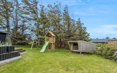 Bedri - 800M from the Sea: Bois, Lot Terre, Jardin, Arrière-Cour, Chalet, Pelouse, Batiments Jardin, Dur, Cour, Tache De Bois