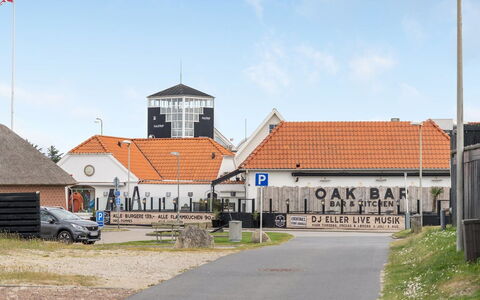 Riki - 150M from the Sea: Toit, Maison, Domicile, Chalet, Siding, Biens, Allée, Batiments Jardin, Cour, Cabanon