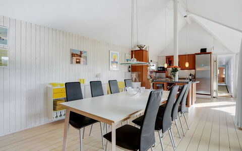 Henric - 100M from the Sea: Maison, Domicile, Toit, Zone Résidentielle, Chalet, Biens, Ferme, Pelouse, Aménagement Paysager, Siding