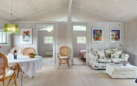 Erwith - 50M from the Sea: Design Intérieur, Plafond, Meubles, Sol, Domicile, Sol, Pièce, Salon, Luminaire, Chaise