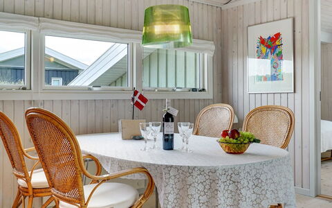 Erwith - 50M from the Sea: Design Intérieur, Meubles, Plafond, Domicile, Chaise, Luminaire, Lustre, Table Cuisine Et Salle A Manger, Salle À Manger, Matériau Naturel