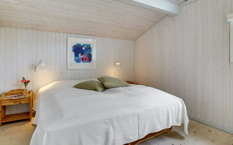 Erwith - 50M from the Sea: Sol, Bois, Plafond, Sol, Design Intérieur, Chambre, Parquet, Pièce, Domicile, Lit