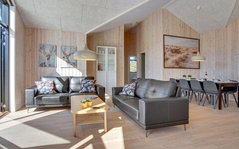 Bentine - 1.6Km from the Sea: Bois, Dur, Pièce, Parquet, Plafond, Salon, Planche, Tache De Bois, Matériau Naturel