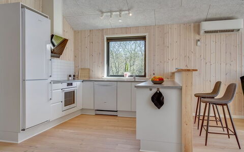 Bentine - 1.6Km from the Sea: Bois, Design Intérieur, Plafond, Sol, Cuisine, Meubles, Pièce, Sol, Domicile, Luminaire