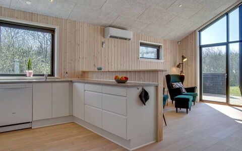 Bentine - 1.6Km from the Sea: Bois, Sol, Plafond, Design Intérieur, Comptoir, Meubles, Cuisine, Domicile, Sol, Pièce