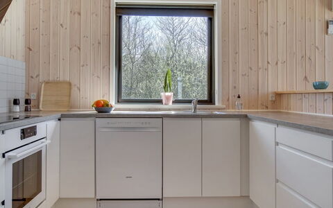Bentine - 1.6Km from the Sea: Bois, Sol, Cuisine, Comptoir, Design Intérieur, Sol, Appareil De Cuisine, Domicile, Evier, Dur