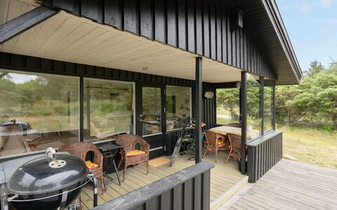 Jorek - 1.3Km from the Sea: Bois, Chalet, Porche, Ombre, Dur, Siding, Batiments Jardin, Tache De Bois, Conception, Cabane En Rondins