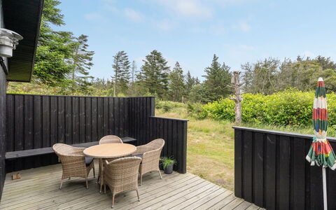 Jorek - 1.3Km from the Sea: Bois, Dur, Arrière-Cour, Ombre, Clôture, Planche, Jardin, Plate-Forme, Porche, Aménagement Paysager