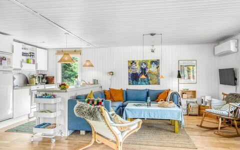 Jorek - 1.3Km from the Sea: Meubles, Design Intérieur, Bois, Canapé, Sol, Plafond, Salon, Sol, Pièce, Chaise