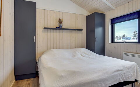 Hildegard - 1.5Km from the Sea: Chambre, Lit, Bois, Design Intérieur, Plafond, Sol, Sol, Drap De Lit, Literie, Cadre De Lit