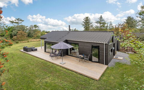 Hildegard - 1.5Km from the Sea: Architecture, Toit, Domicile, Composite, Daylighting, Siding, Allée