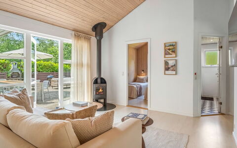 Börje - 600M from the Sea: Sol, Design Intérieur, Bois, Sol, Plafond, Meubles, Canapé, Domicile, Parquet, Salon
