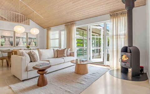 Börje - 600M from the Sea: Design Intérieur, Meubles, Sol, Sol, Canapé, Bois, Plafond, Salon, Parquet, Luminaire