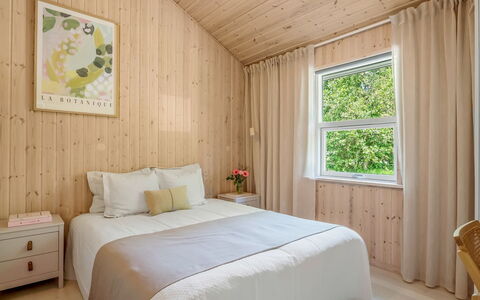 Börje - 600M from the Sea: Design Intérieur, Chambre, Meubles, Bois, Sol, Sol, Lit, Plafond, Pièce, Textile