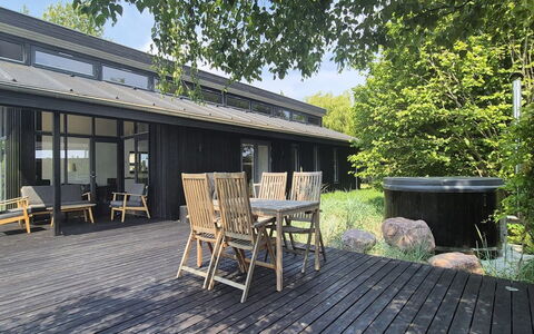 Pavle - 700M from the Sea: Toit, Maison, Lot Terre, Domicile, Chalet, Biens, Batiments Jardin, Ombre, Cabane En Rondins, Aménagement Paysager