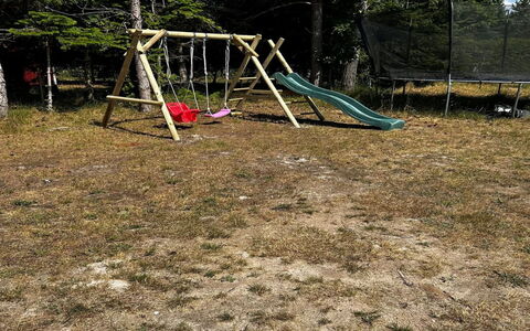 Akseli - 800M from the Sea: Équipement Extérieur Play, Balançoire, Chute, Terrain De Jeux, Pelouse, Sol, Ombre, Cour, Parc, Toboggan