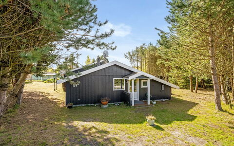 Akseli - 800M from the Sea: Herbe, Maison, Toit, Domicile, Chalet, Arbuste, Lot Terre, Zone Rurale, Ferme, Couverture De Sol