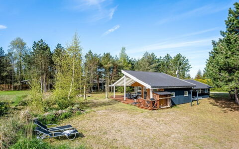 Akseli - 800M from the Sea: Herbe, Maison, Toit, Domicile, Chalet, Arbuste, Lot Terre, Zone Rurale, Ferme, Couverture De Sol