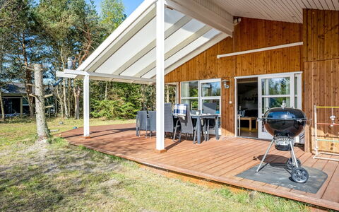 Akseli - 800M from the Sea: Herbe, Maison, Toit, Domicile, Chalet, Arbuste, Lot Terre, Zone Rurale, Ferme, Couverture De Sol