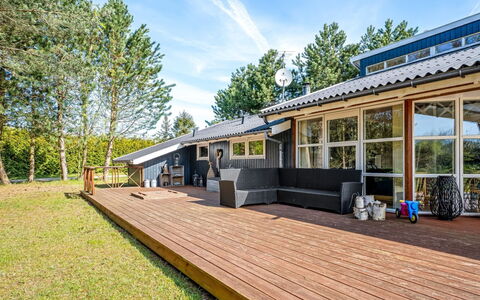 Akseli - 800M from the Sea: Herbe, Maison, Toit, Domicile, Chalet, Arbuste, Lot Terre, Zone Rurale, Ferme, Couverture De Sol