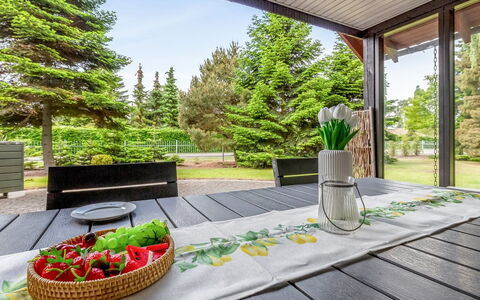 Hanka - 500M from the Sea: Herbe, Maison, Toit, Domicile, Chalet, Arbuste, Lot Terre, Zone Rurale, Ferme, Couverture De Sol